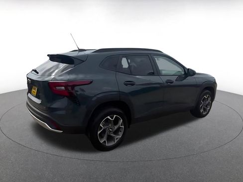 Used 2025 Chevrolet Trax LT FWD image 15
