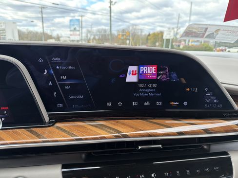 Used 2024 Cadillac Escalade Premium Luxury Platinum image 17