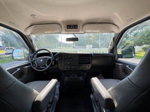 Used 2018 Chevrolet Express 3500 LT w/ LT Preferred Equipment Group RWD image 20