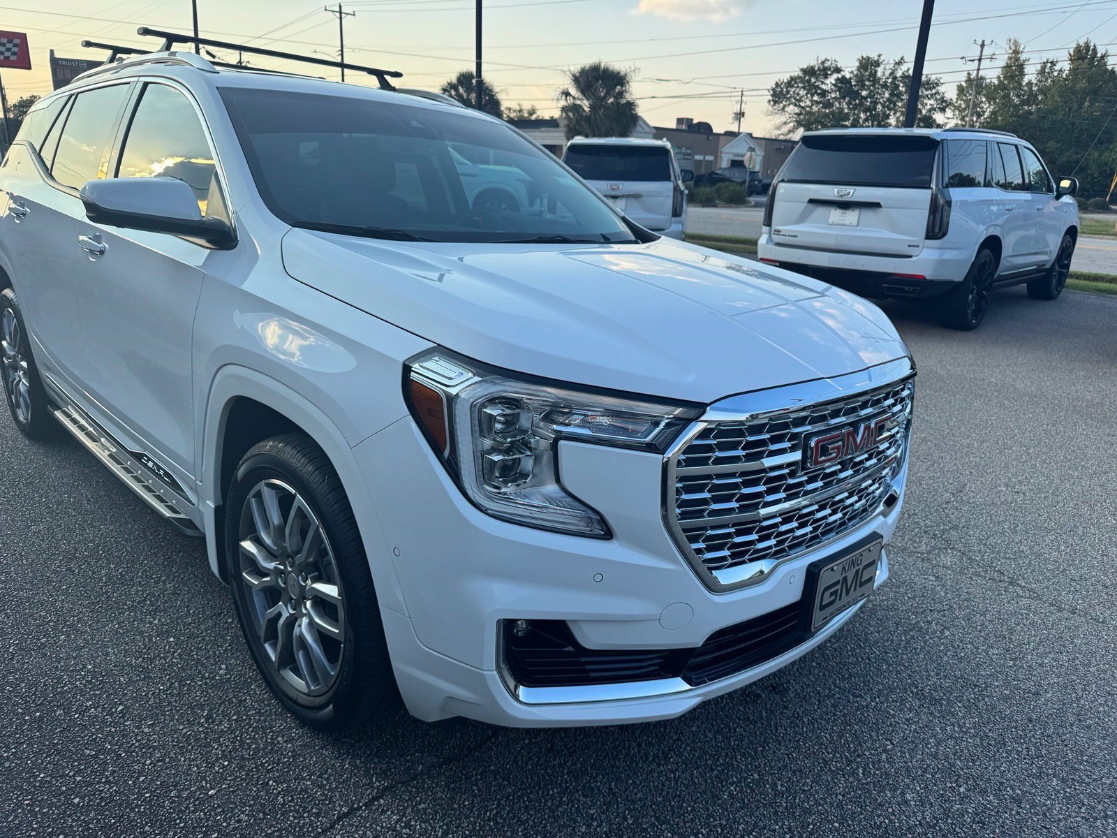Used 2024 GMC Terrain Denali w/ Denali Premium Package AWD/4WD image 11