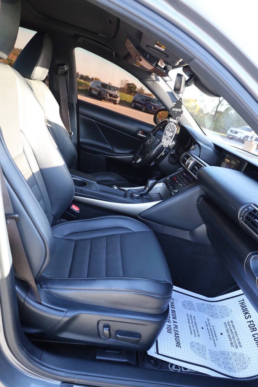 Used 2019 Lexus IS 300 F Sport w/ F Sport Package AWD/4WD image 15