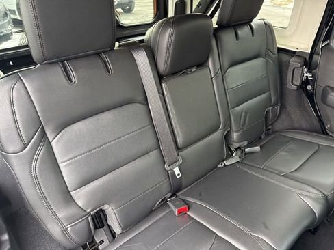 Used 2022 Jeep Wrangler Unlimited Sahara image 26