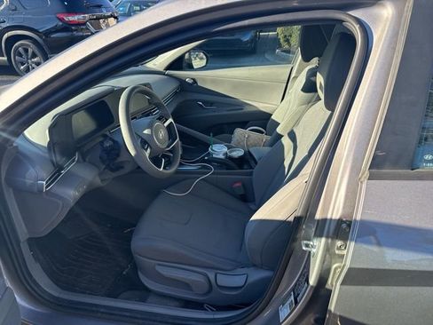 Used 2024 Hyundai Elantra SE image 13