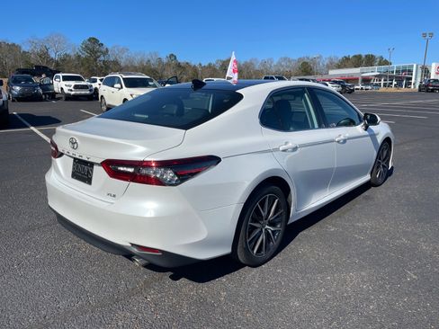 Used 2023 Toyota Camry XLE image 17