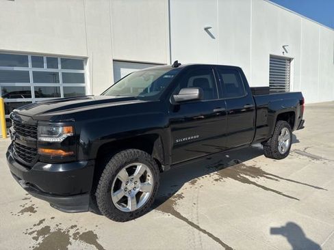 Used 2017 Chevrolet Silverado 1500 Custom w/ Custom Convenience Package RWD image 7