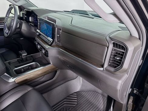 Used 2025 Chevrolet Silverado 1500 LT Trail Boss w/ LT Trail Boss Premium Package AWD/4WD image 29