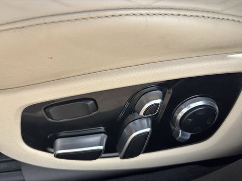 Used 2019 Kia K900 Luxury image 28