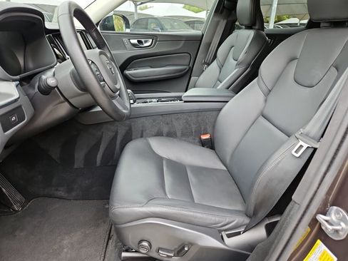 Used 2025 Volvo XC60 B5 Core AWD/4WD image 16