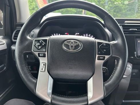 Used 2014 Toyota 4Runner SR5 AWD/4WD image 16
