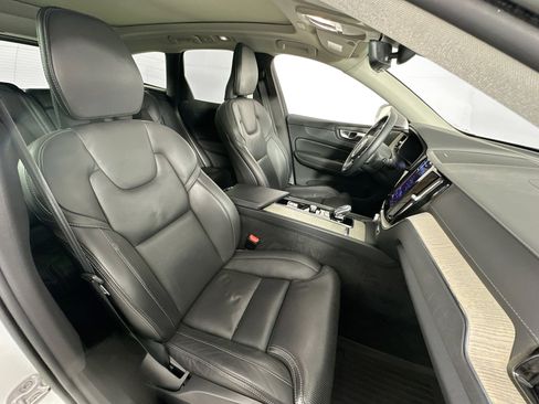 Used 2022 Volvo XC60 B5 Inscription w/ Protection Package Premier image 30