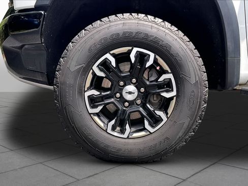 Used 2022 Chevrolet Silverado 1500 ZR2 w/ Technology Package AWD/4WD image 14