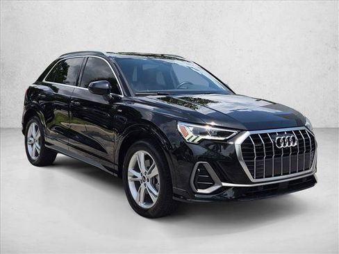 Used 2022 Audi Q3 2.0T Premium Plus w/ Premium Plus Package AWD/4WD image 3