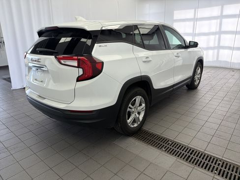 Used 2024 GMC Terrain SLE image 5
