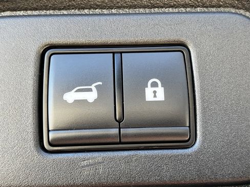 Used 2024 Nissan Pathfinder SV w/ SV Premium Package image 28