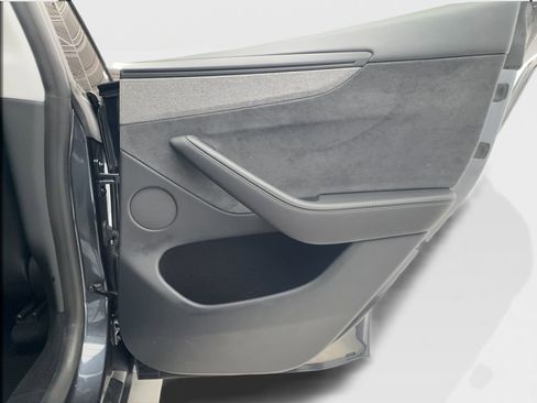 Used 2026 Tesla Model Y AWD image 30