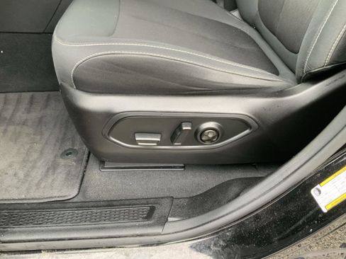 Used 2022 Jeep Grand Cherokee L Laredo w/ Luxury Tech Group I AWD/4WD image 25