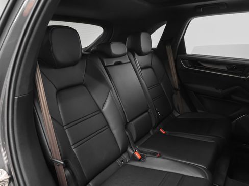 New 2025 Porsche Cayenne Turbo image 38