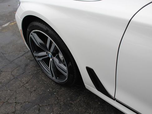 Used 2018 BMW 740i image 13