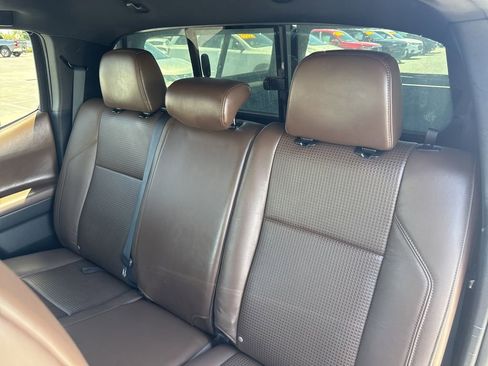 Used 2016 Toyota Tacoma Limited w/ Towing Package AWD/4WD image 19