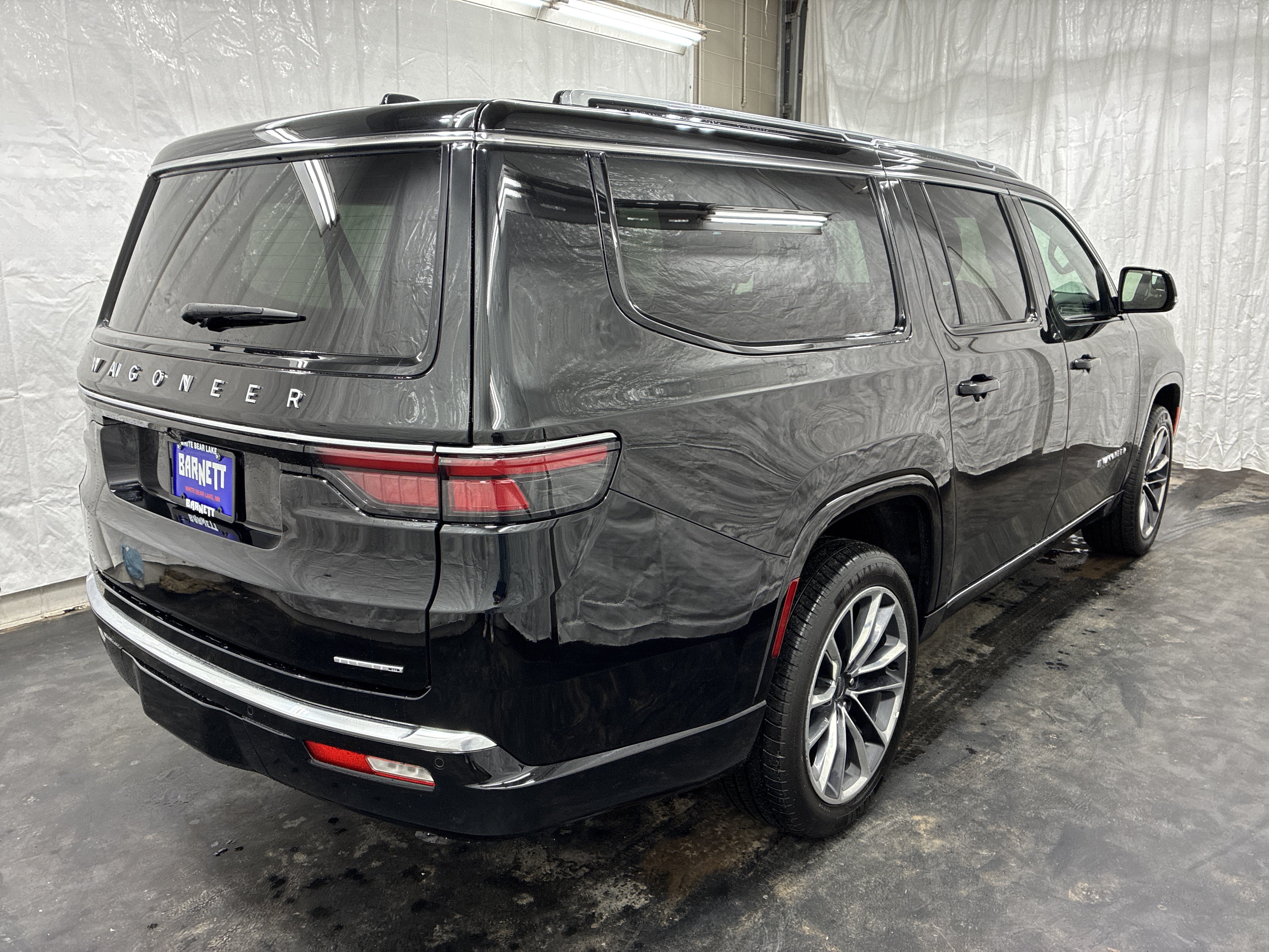 Used 2024 Jeep Wagoneer L Series III w/ Premium Group I AWD/4WD image 4
