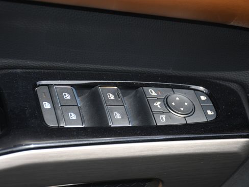Used 2025 Nissan Pathfinder Platinum FWD image 11