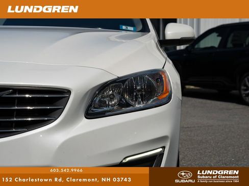 Used 2017 Volvo V60 T5 Premier w/ Convenience Package image 12