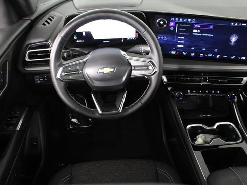 Used 2026 Chevrolet Traverse LT FWD image 6