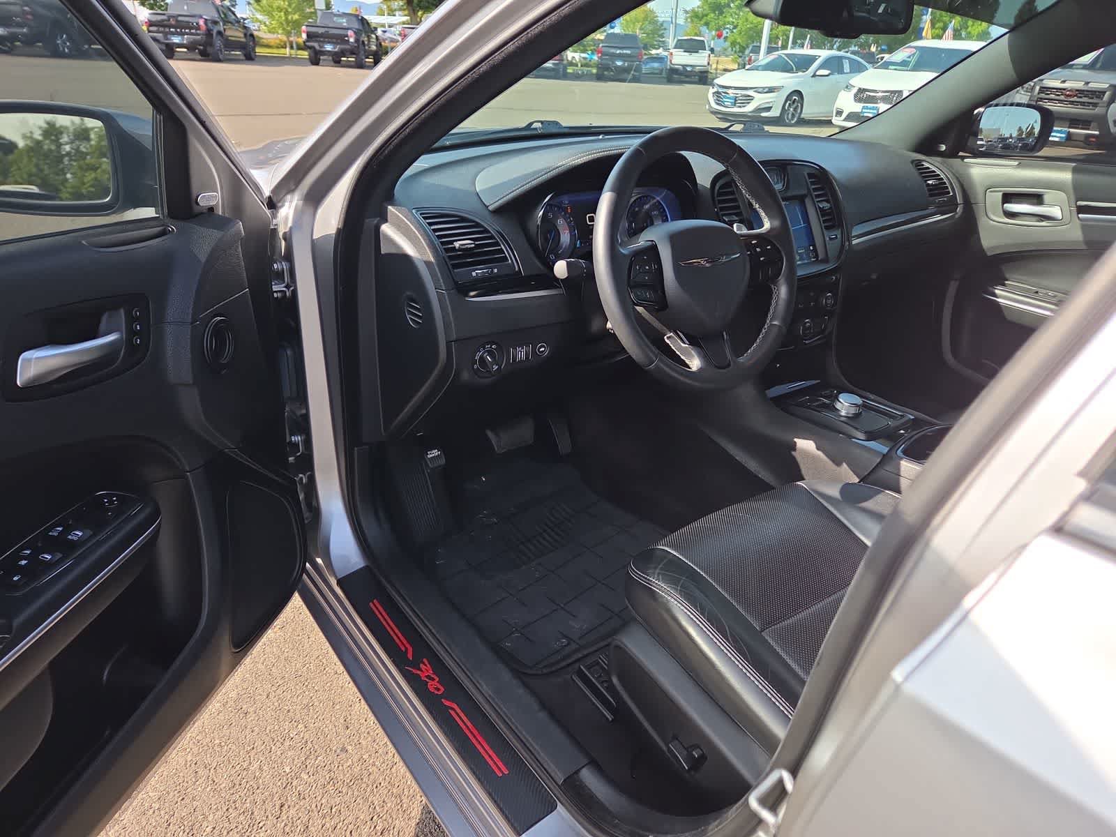 Used 2018 Chrysler 300 S w/ 300S Premium Group 2 RWD image 10