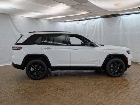 Used 2023 Jeep Grand Cherokee Altitude AWD/4WD image 8