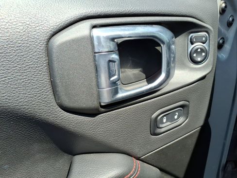Used 2022 Jeep Wrangler Unlimited Rubicon w/ LED Lighting Group AWD/4WD image 12