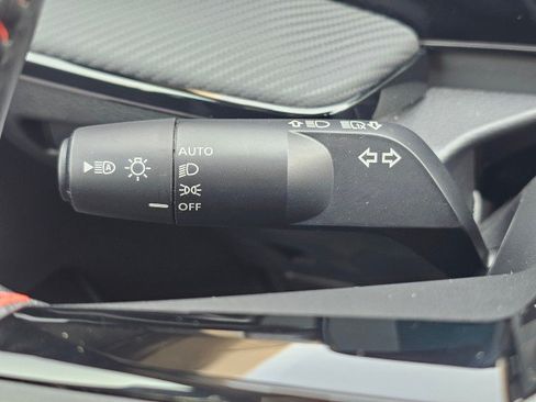 Certified 2025 Nissan Kicks SR AWD/4WD image 37