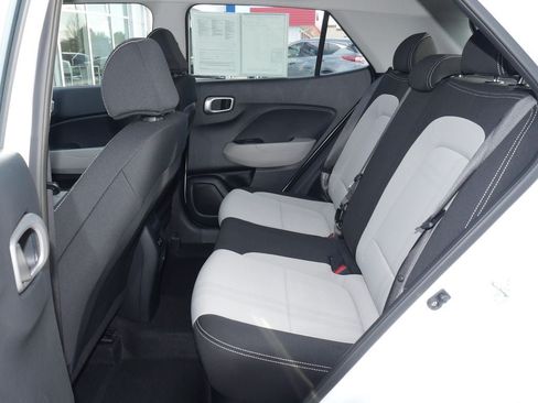 Used 2025 Hyundai Venue SEL FWD image 26