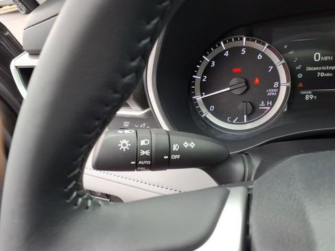 Used 2023 Toyota Highlander XLE FWD image 23