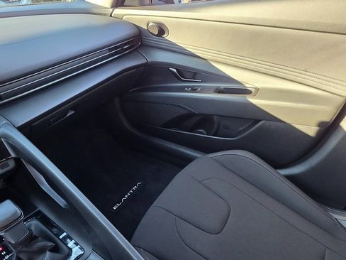 Certified 2025 Hyundai Elantra Sport image 29