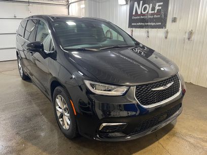 New 2026 Chrysler Pacifica Select