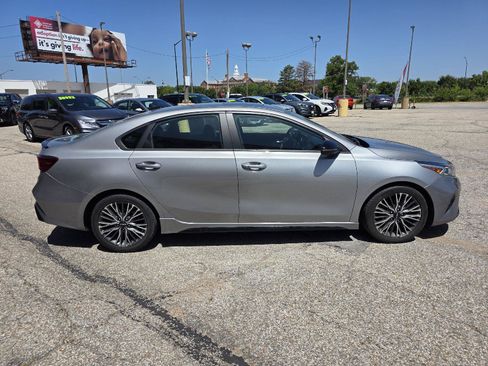 Used 2023 Kia Forte GT-Line w/ GT-Line Premium Package FWD image 4