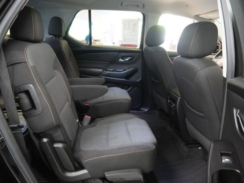 Used 2020 Chevrolet Traverse LT FWD image 33