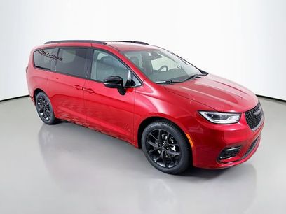 New 2026 Chrysler Pacifica Select