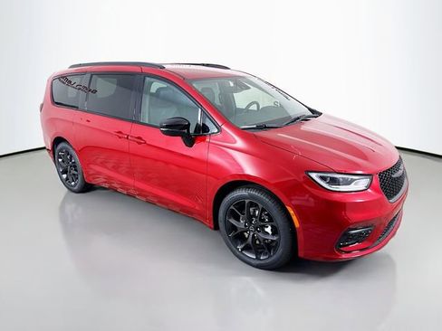 New 2026 Chrysler Pacifica Select image 1