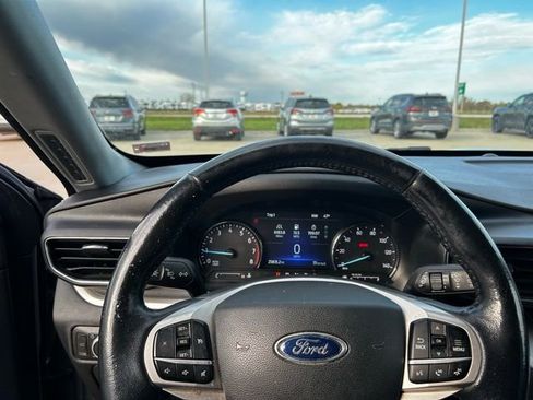 Used 2022 Ford Explorer XLT w/ Equipment Group 202A image 18