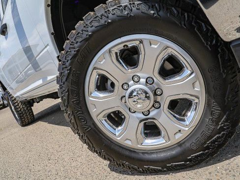 Used 2024 RAM 2500 Tradesman w/ Chrome Appearance Group AWD/4WD image 2