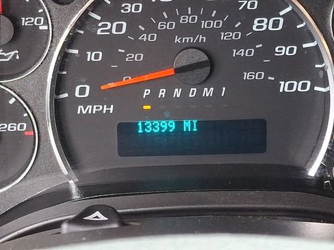 Used 2024 GMC Savana 2500 w/ Driver Convenience Package RWD image 19