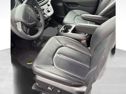 Used 2023 Chrysler Pacifica Touring-L w/ S Appearance Package image 1