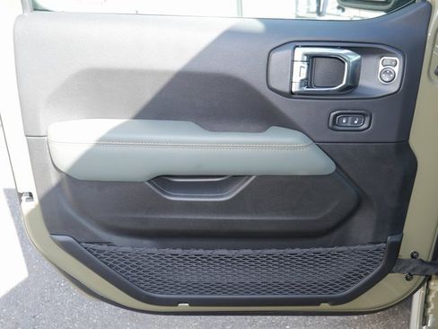 New 2025 Jeep Gladiator Mojave w/ Convenience Group image 14