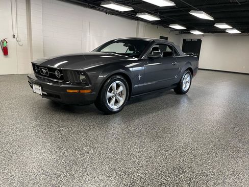 Used 2007 Ford Mustang Convertible RWD image 8
