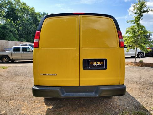 Used 2021 Chevrolet Express 2500 RWD image 11