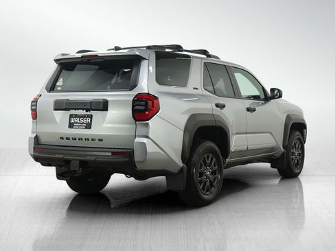 Used 2025 Toyota 4Runner SR5 AWD/4WD image 5