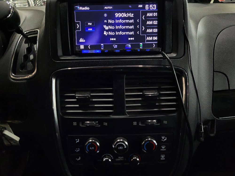 Used 2016 Dodge Grand Caravan SE FWD image 25
