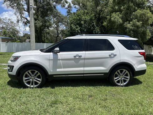 Used 2017 Ford Explorer Limited w/ Equipment Group 301A FWD image 4
