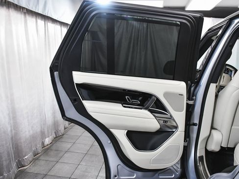 Used 2025 Land Rover Range Rover SE image 14